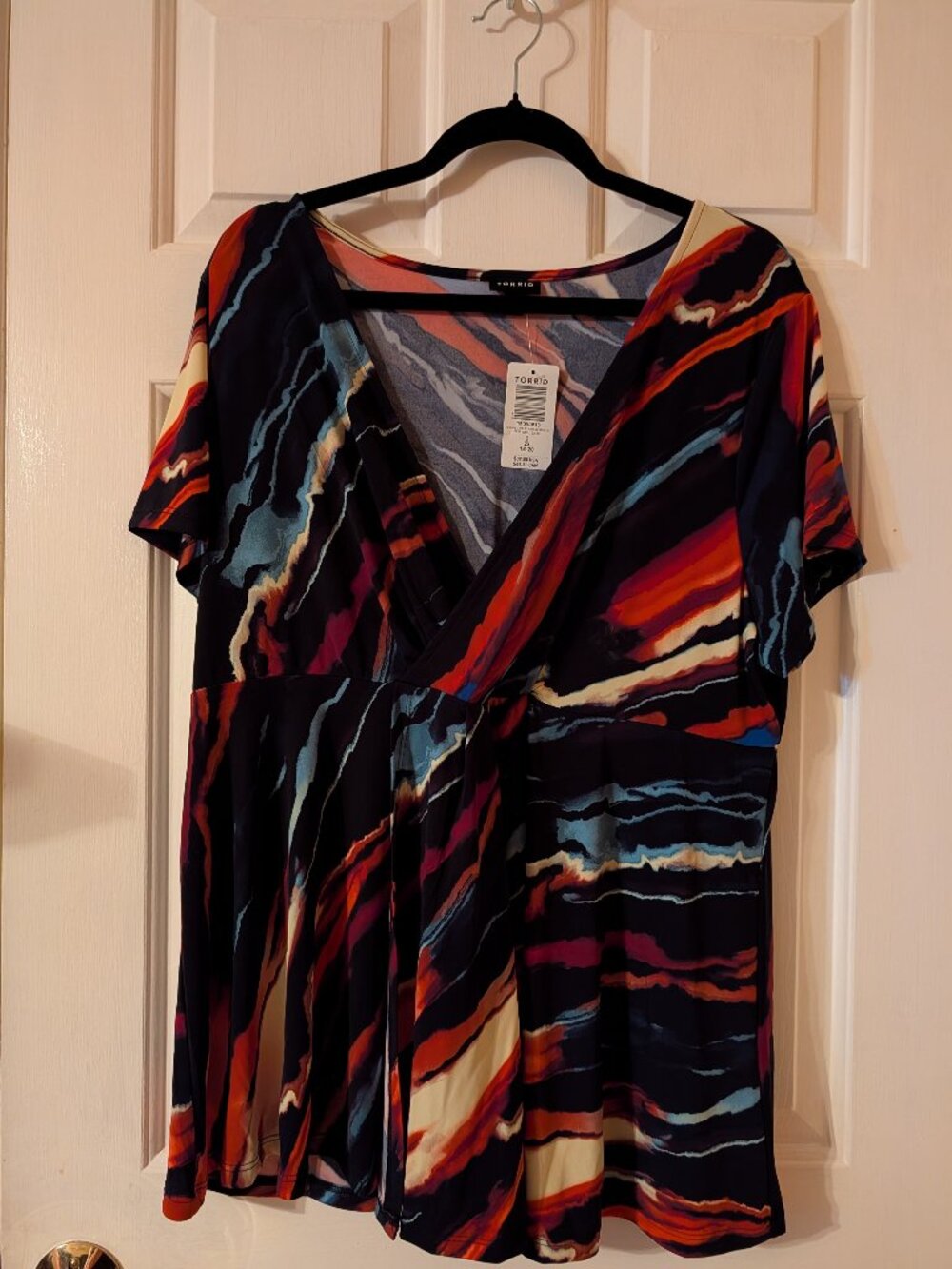 Torrid ~ Wave Strip Surplice Front Top ~ 2/XXL/18-20